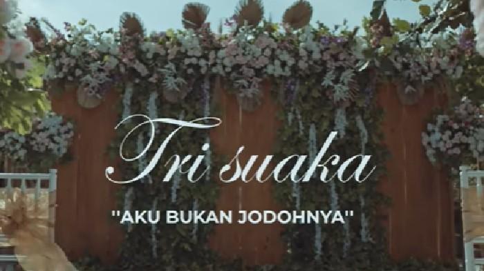 tri-suaka-aku-bukan-jodohnya.jpg