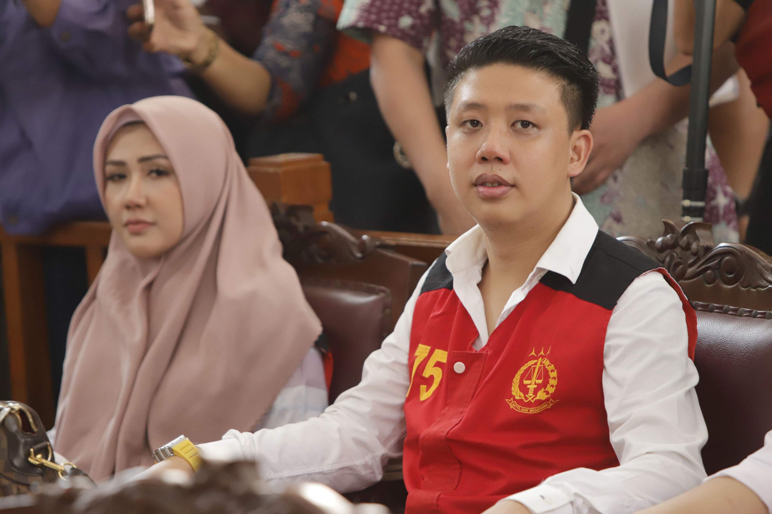 trio-terdakwa-kasus-ikan-asin-jalani-sidang-perdana_20191209_182203.jpg