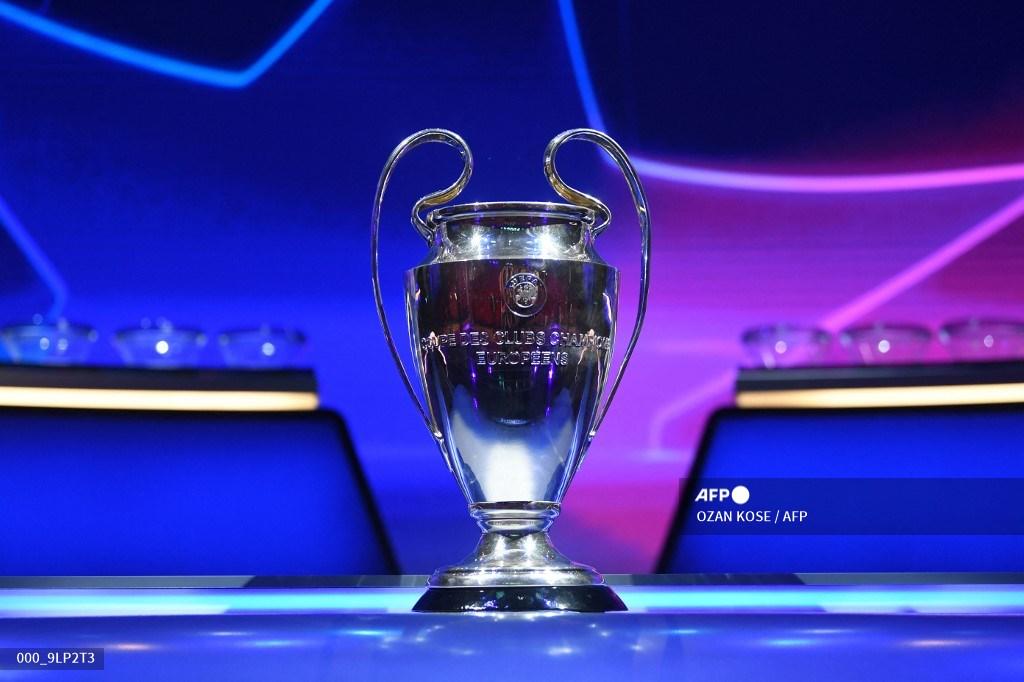 trofi-liga-champions-uefa-sebelum-pengundian-turnamen.jpg