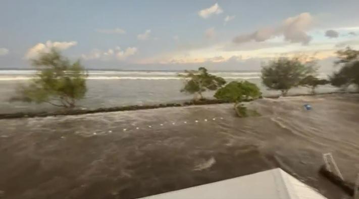 tsunami-tonga2.jpg