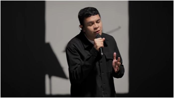 tulus-menyanyikan-lagu-ingkar.jpg