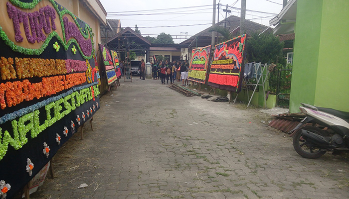 ucapan-duka-untuk-keluarga-sonya_20160408_161900.jpg