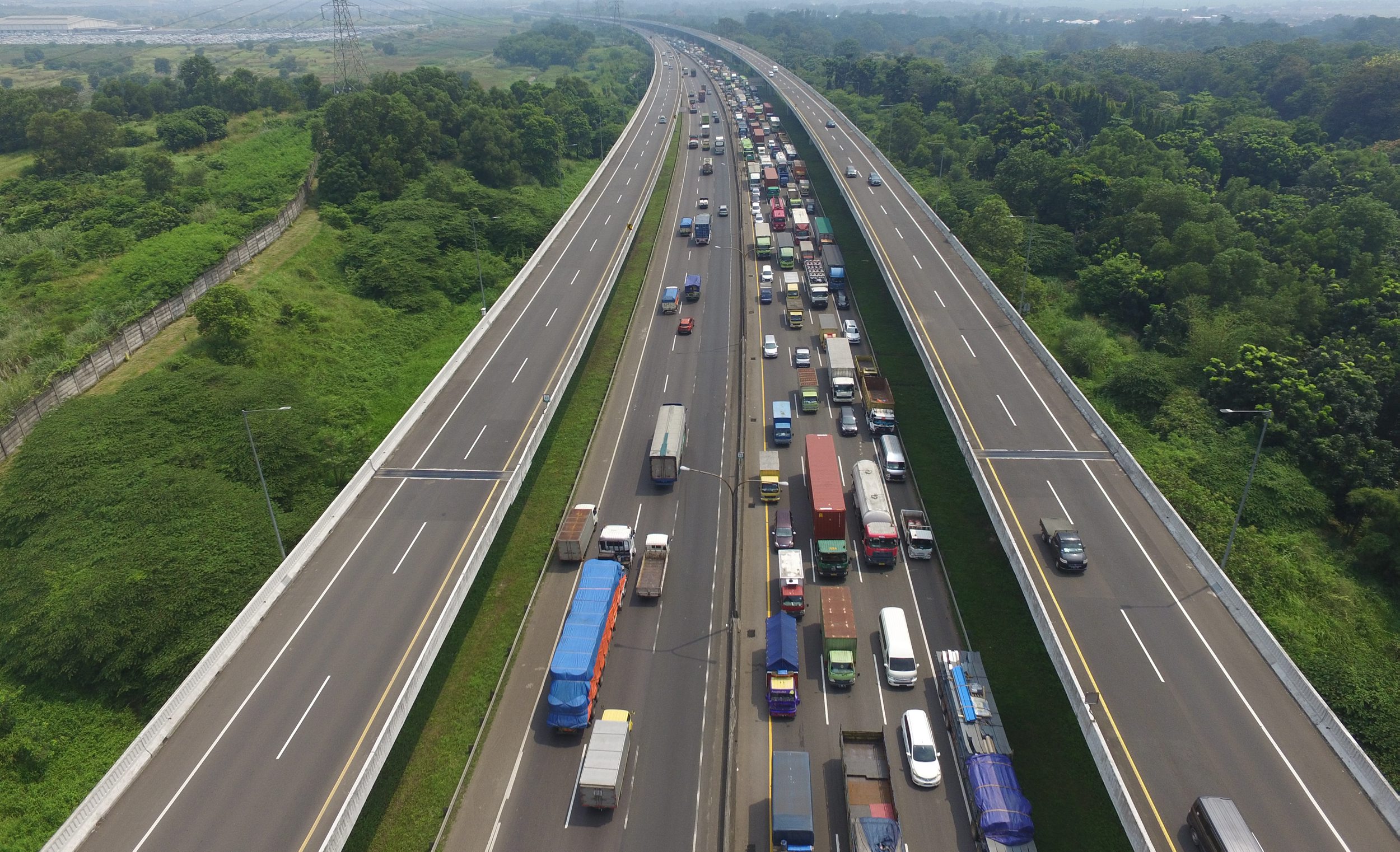 uji-coba-penerapan-ganjil-genap-di-tol-jakarta-cikampek_20220425_143304.jpg