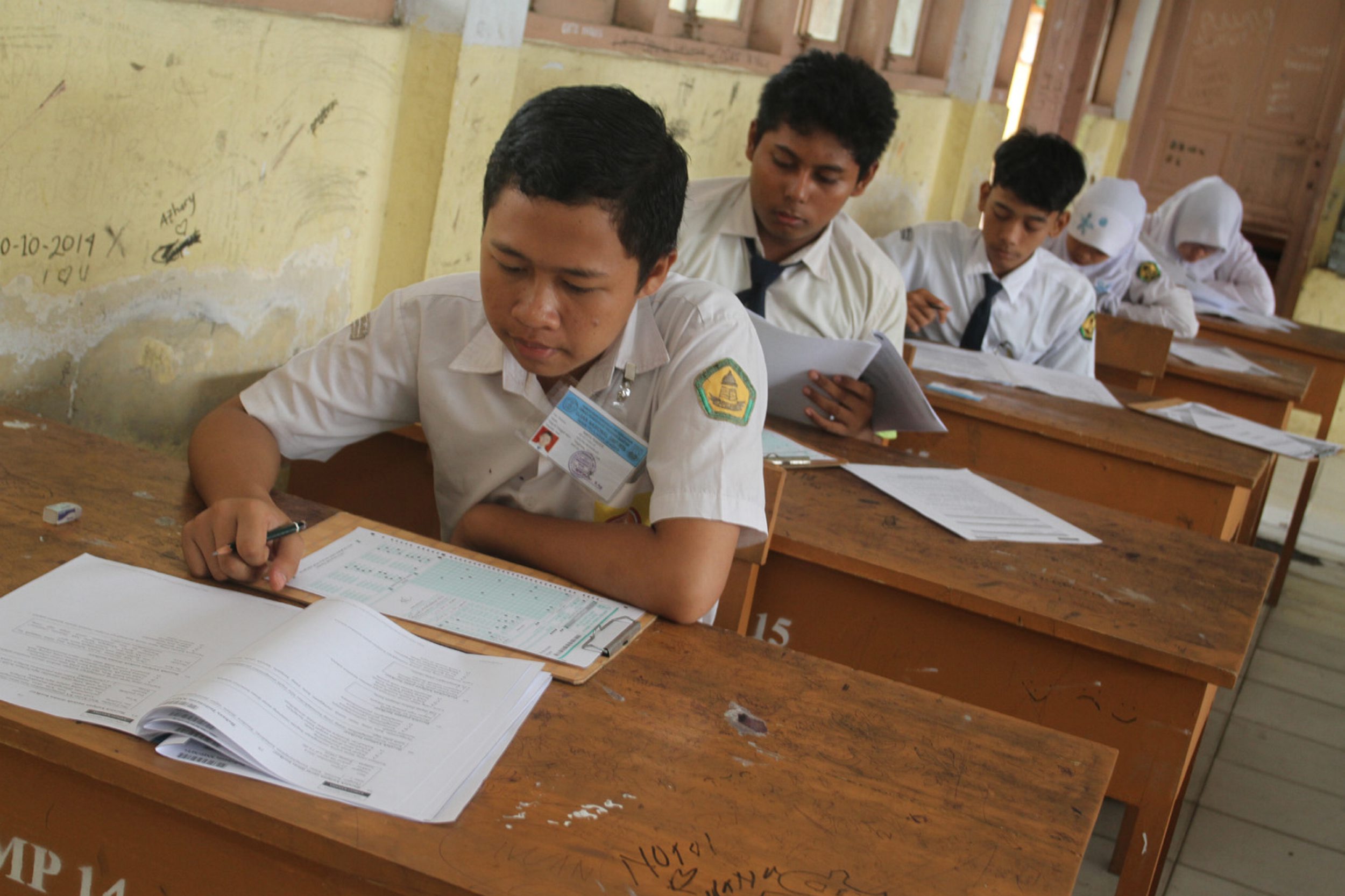 ujian-nasional-smp-al-muhajirin-tangerang_20150505_153725.jpg