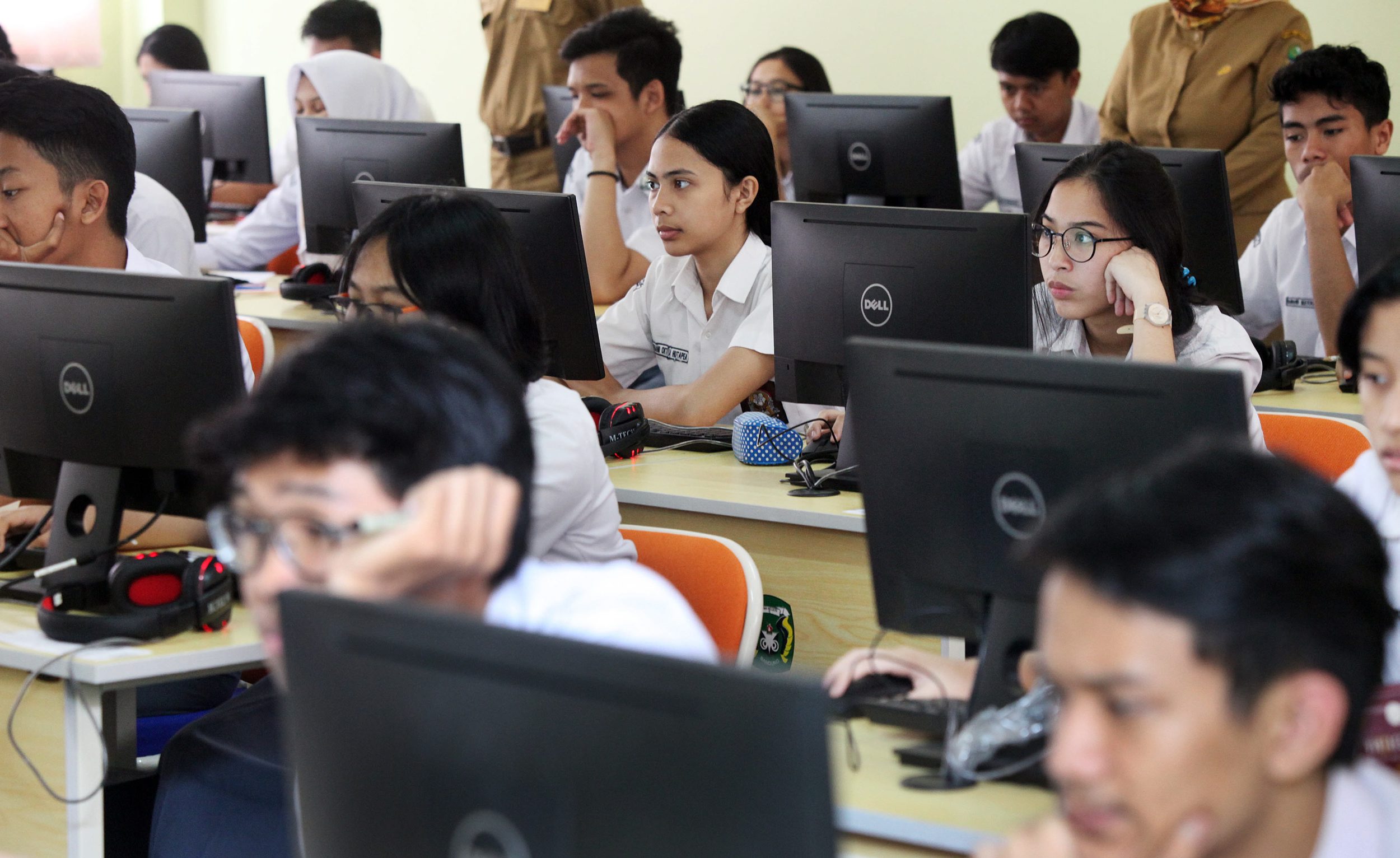 30 Contoh Soal TKA Bahasa Indonesia SMA 2025 Lengkap dengan Kunci Jawaban