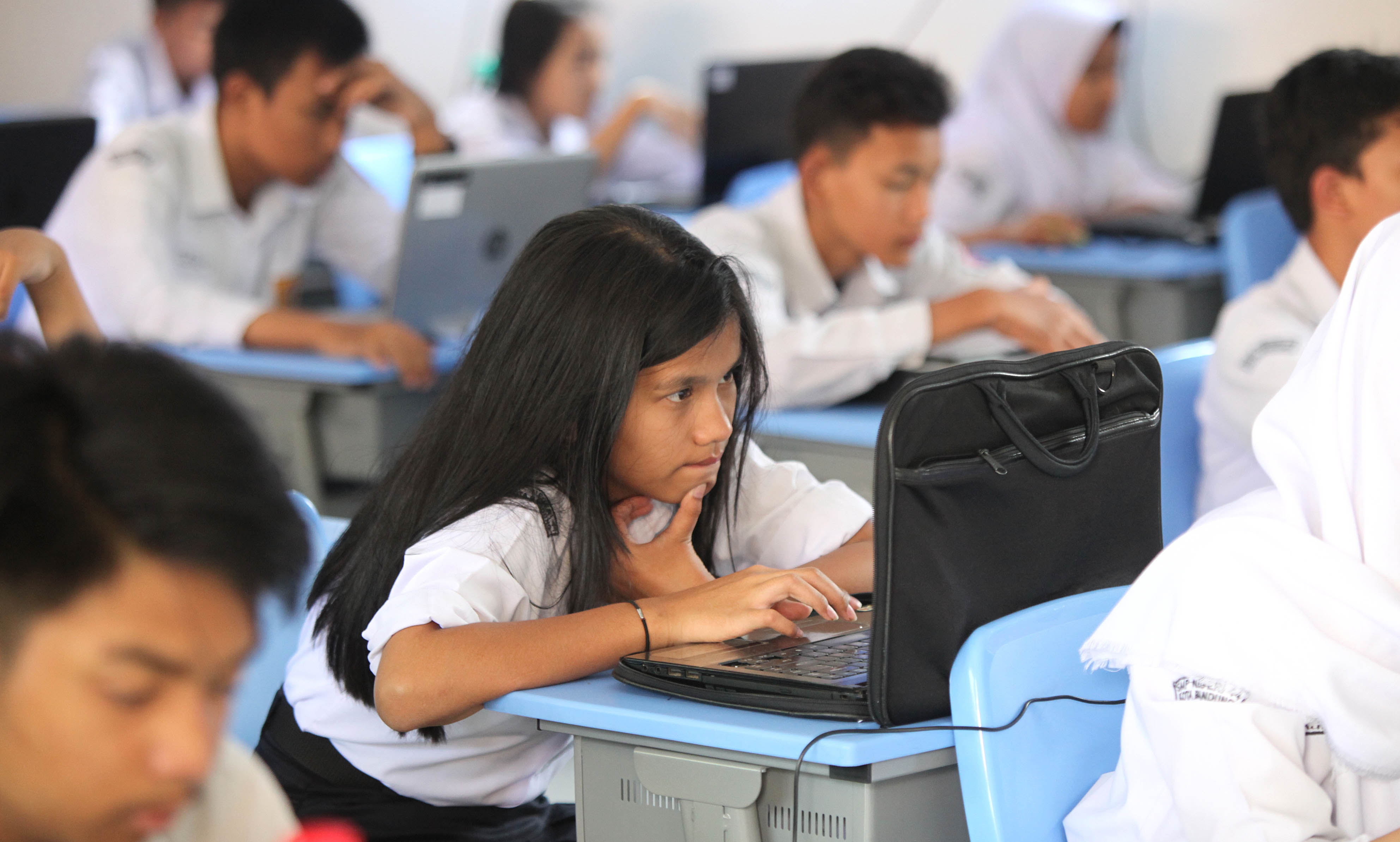 ujian-sekolah-berstandar-nasional-di-smpn-44-bandung_20170417_193110.jpg