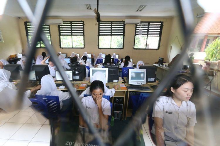 Kunci Jawaban Ekonomi Kelas 11 Halaman 97: Aktivitas 3.3 Permintaan Uang