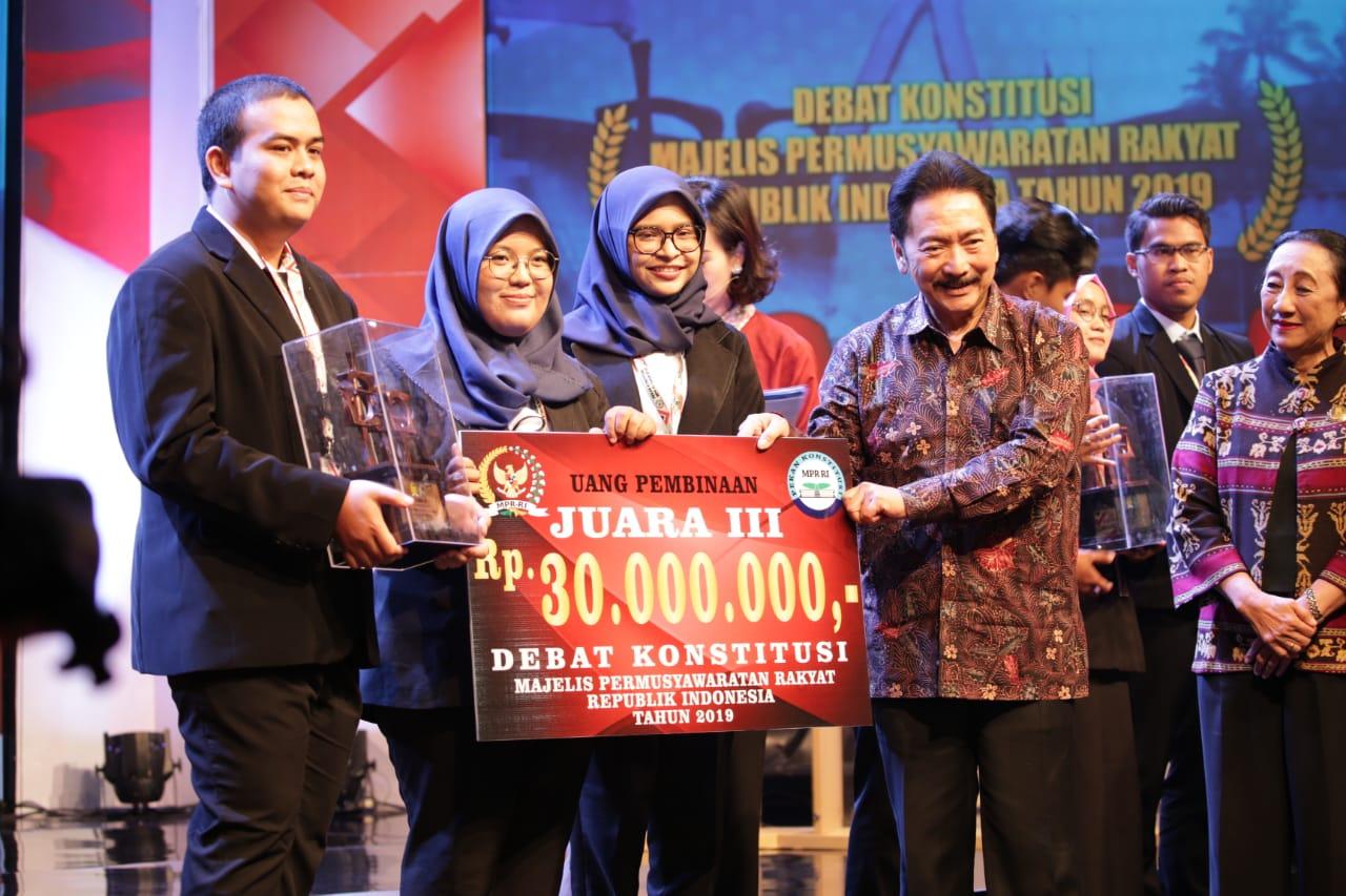 universitas-sumatera-utara-juara-debat-konstitusi-mpr.jpg