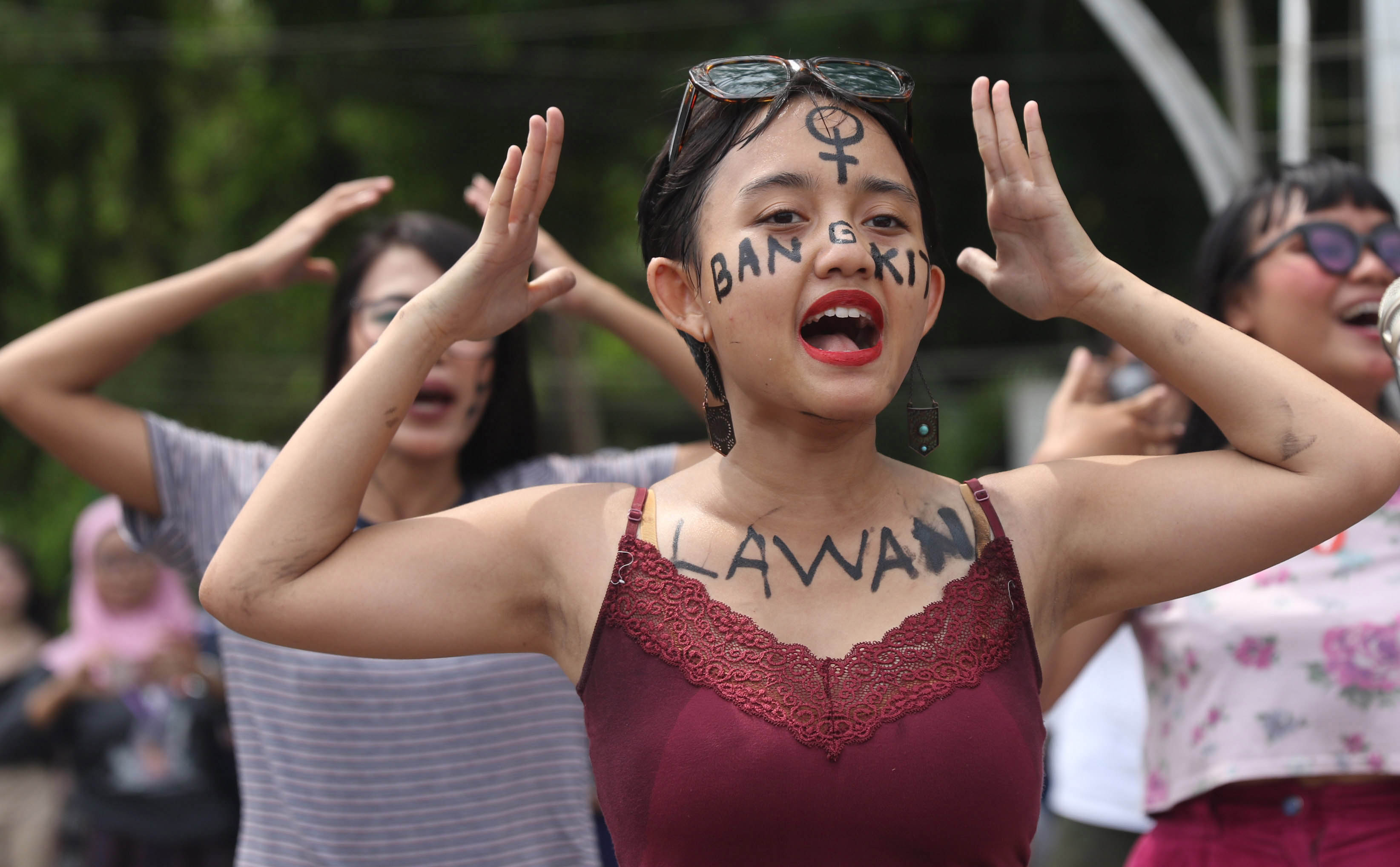 unjuk-rasa-perempuan-bangkit-menggugat_20191222_211854.jpg
