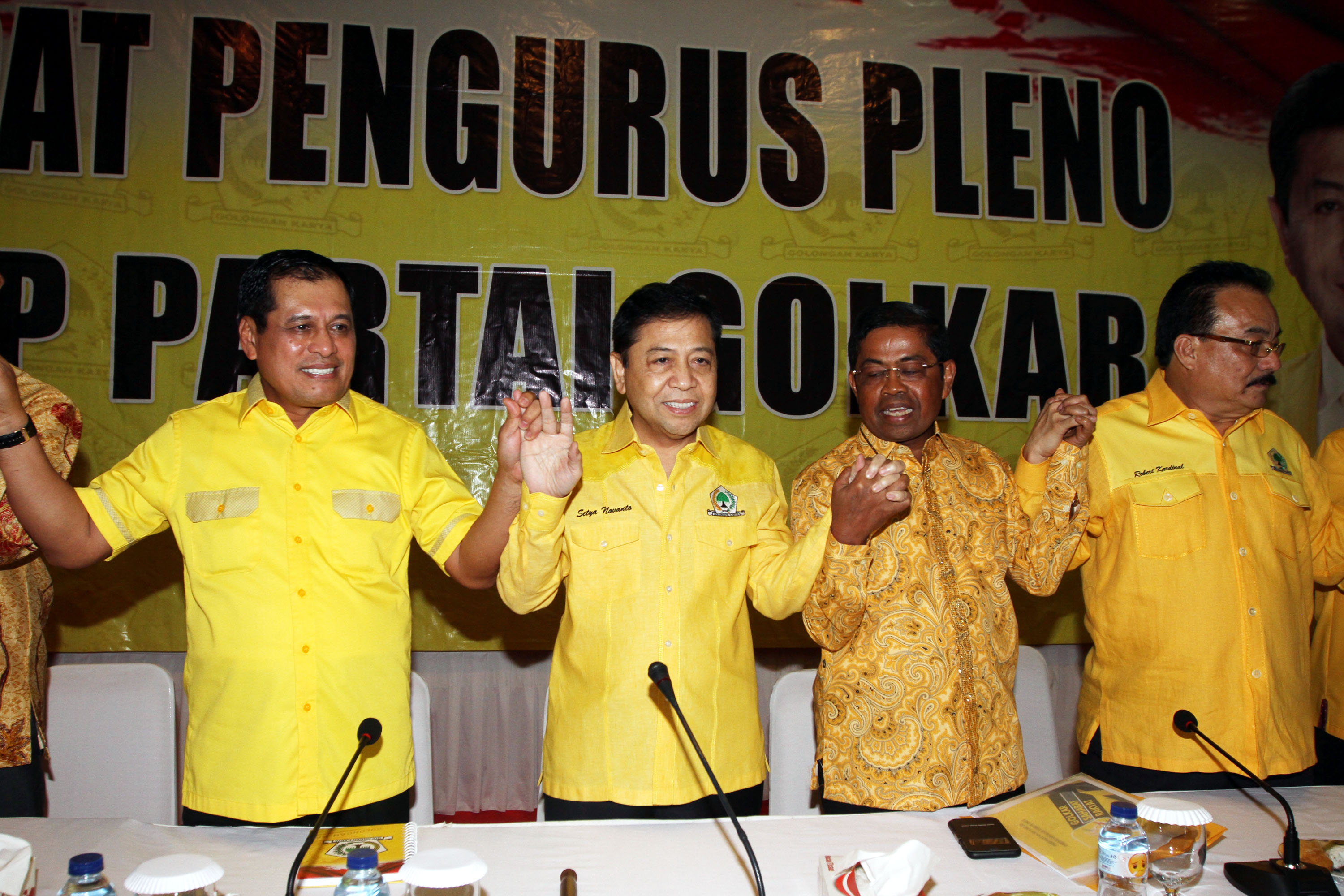 usai-lepas-dari-cengkeraman-kpk-setya-novanto-kembali-berpolitik_20171011_171124.jpg