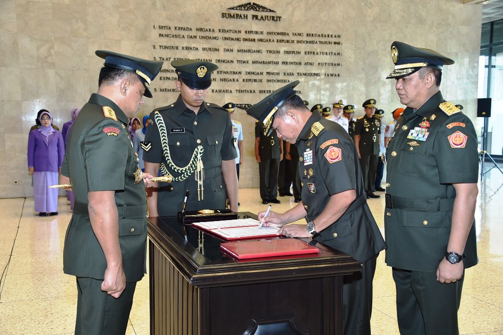 utamakan-peran-sdm-menjadi-karakter-tni-dalam-kelola-organisasi_20170728_165205.jpg