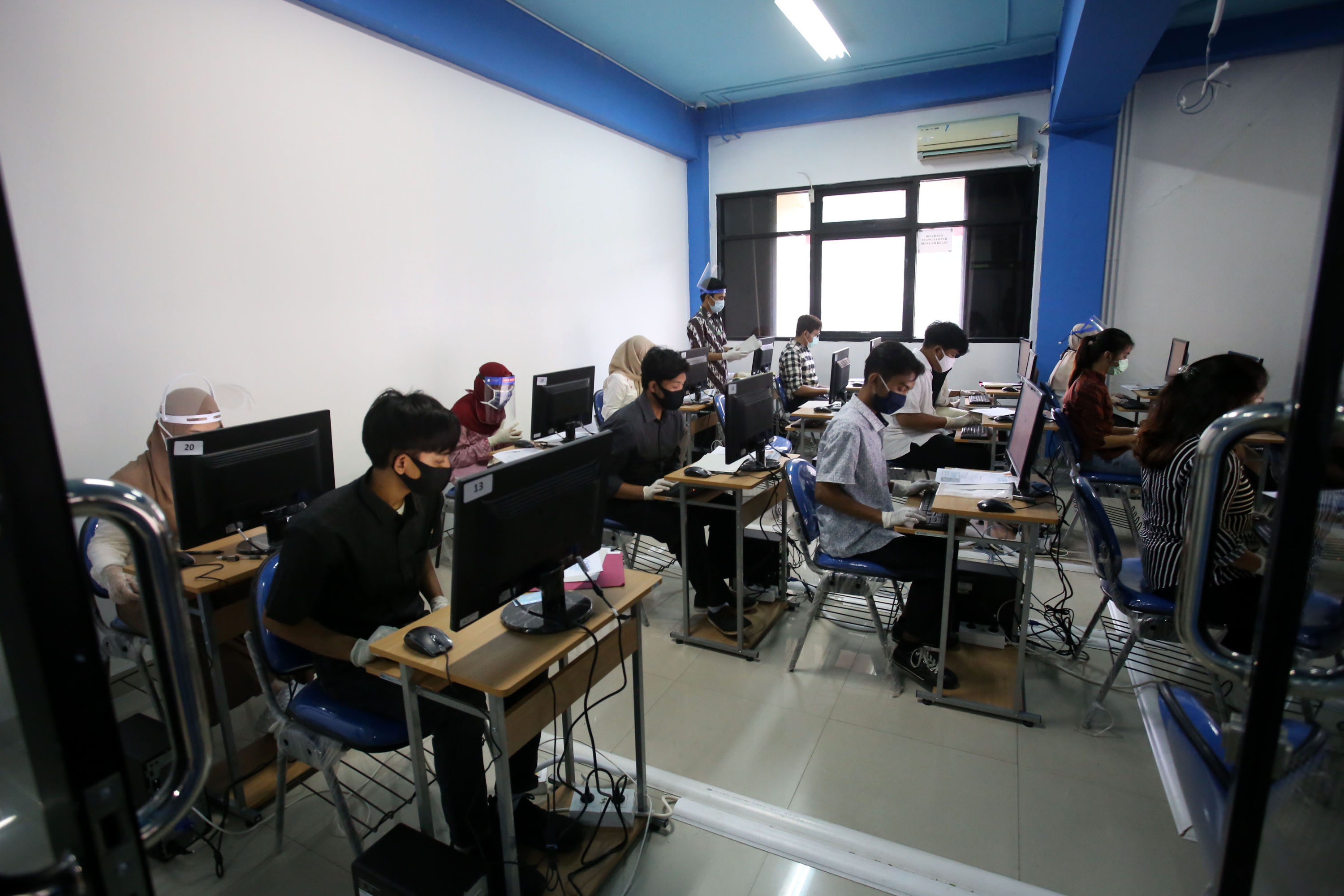 utbk-2020-di-universitas-negeri-jakarta_20200705_231456.jpg