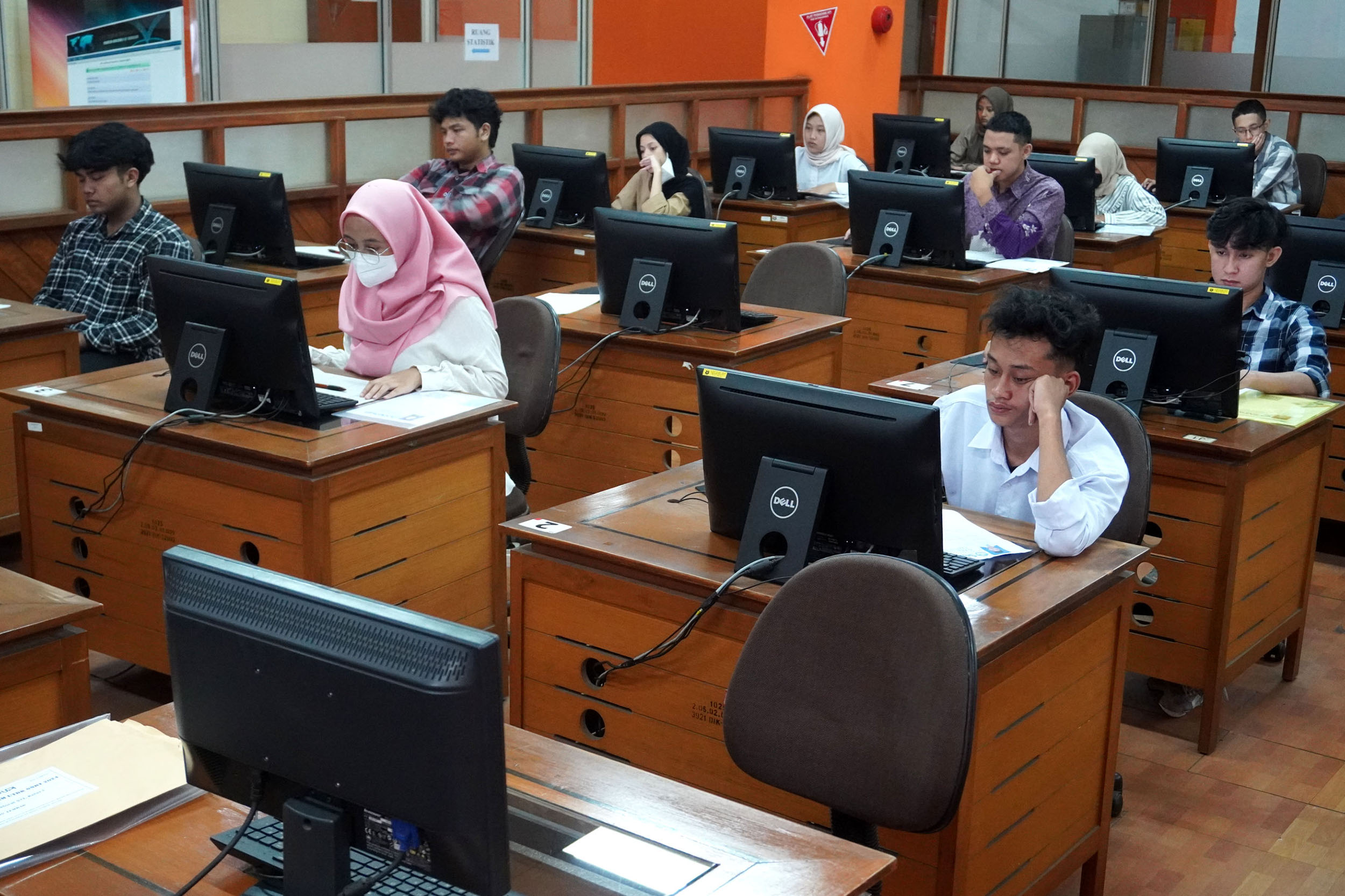 utbk-snbt-2024-di-upi-bandung_20240430_190117.jpg