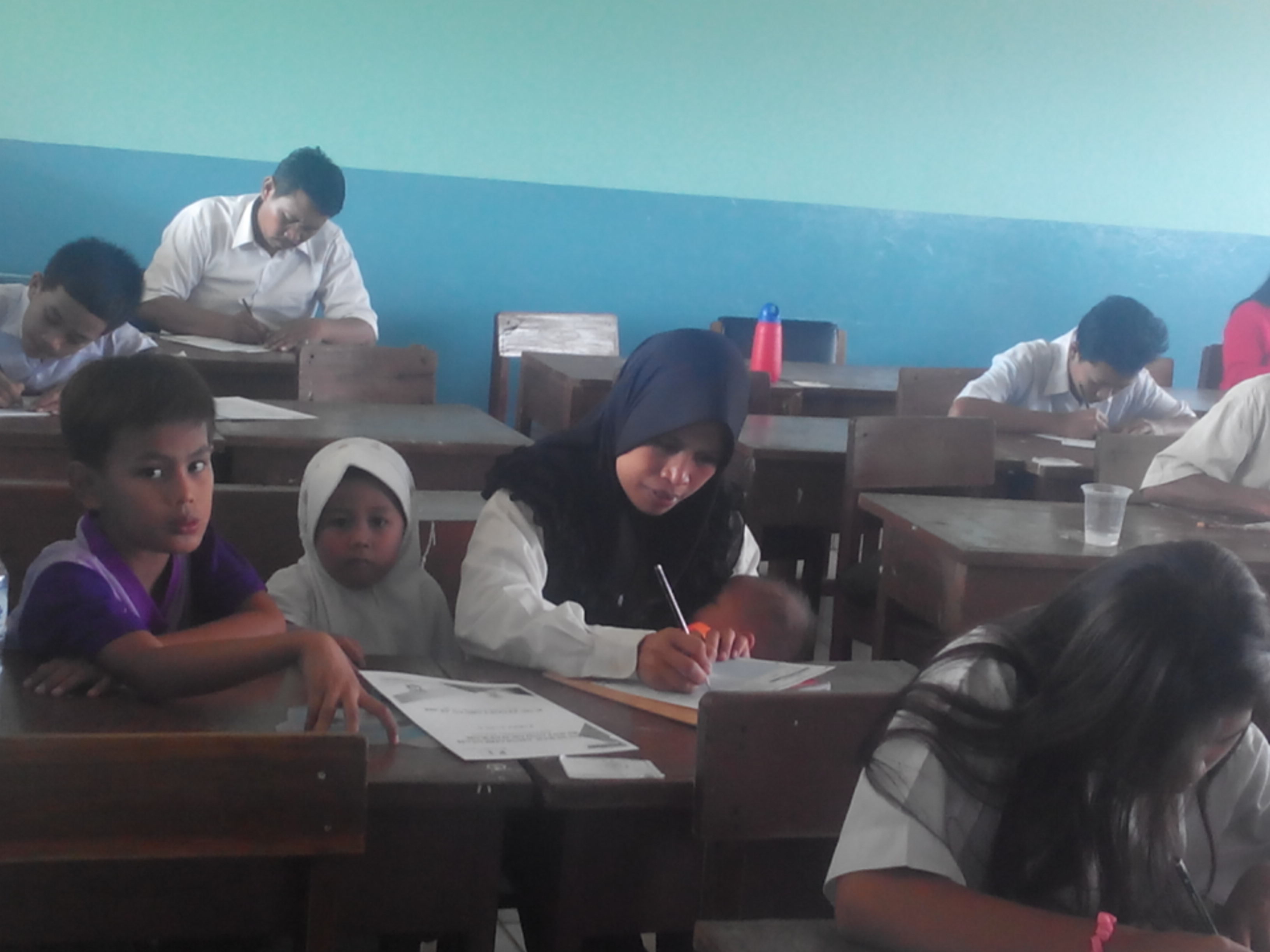 utin-ujian-sambil-menyusui_20150520_141224.jpg