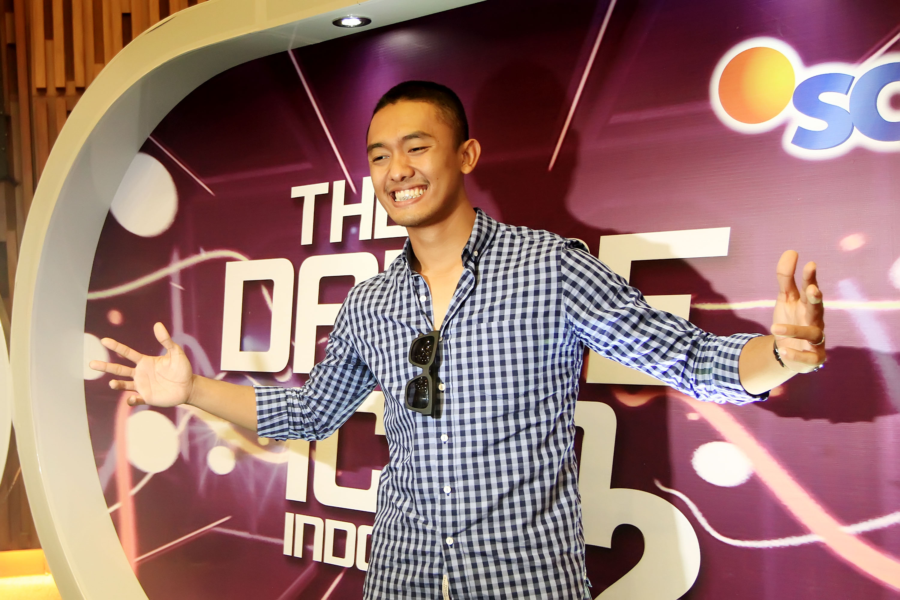 uus-host-the-dance-icon-indonesia-2_20160303_153803.jpg