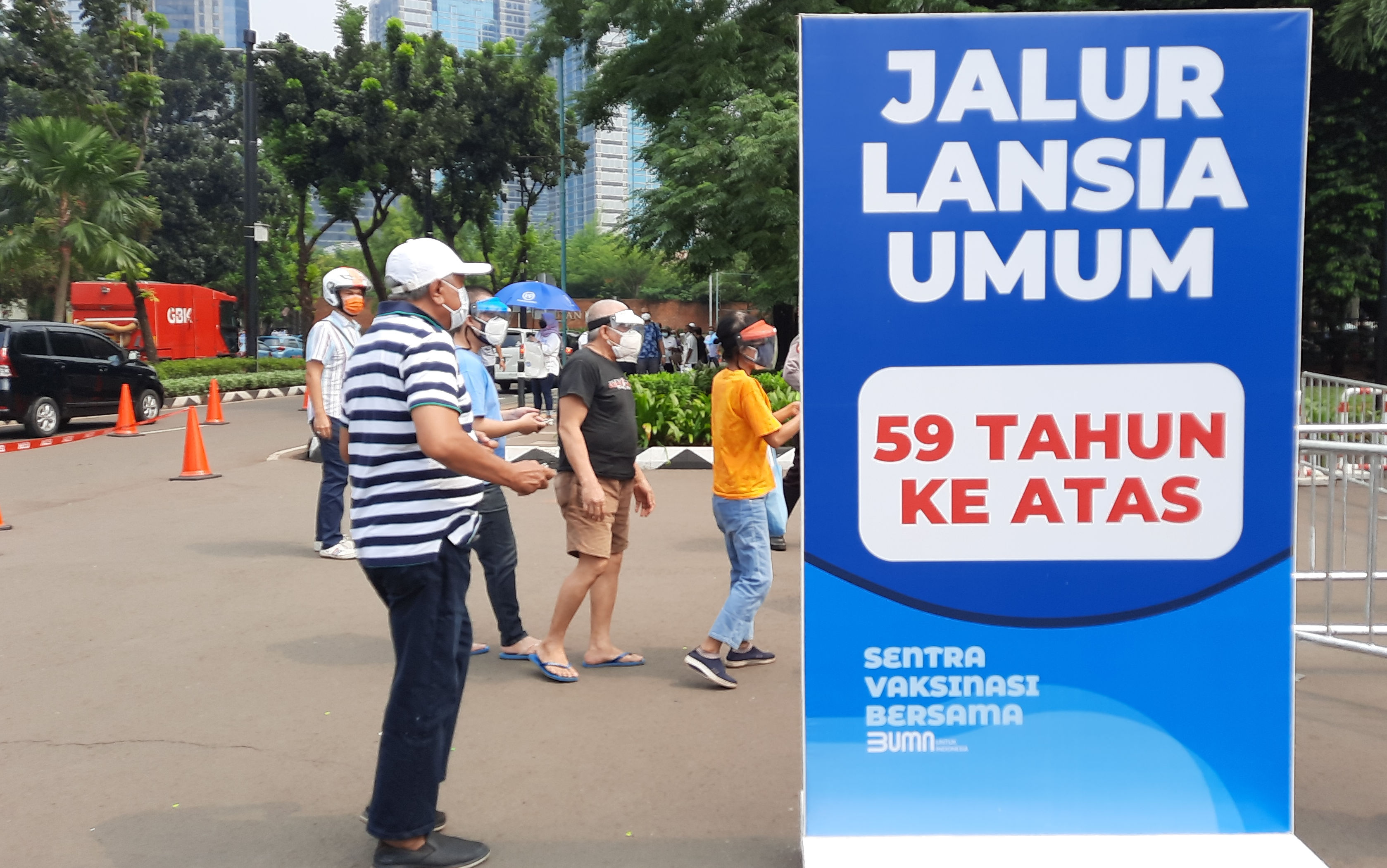 vaksinasi-covid-19-pada-lansia-di-jakarta_20210318_212146.jpg