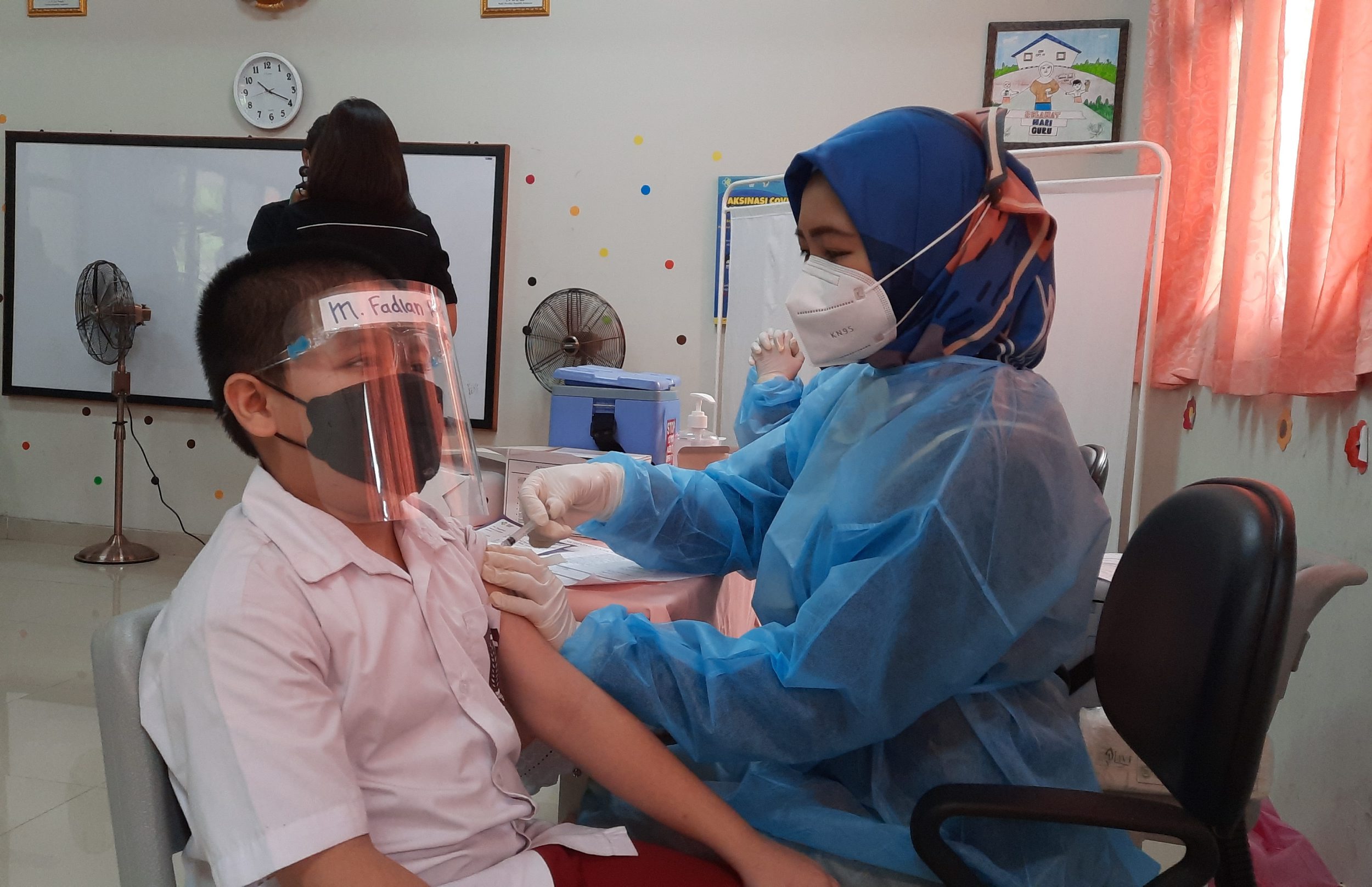 vaksinasi-covid-19-untuk-anak-usia-6-hingga-11-tahun-di-jakarta_20211214_144224.jpg