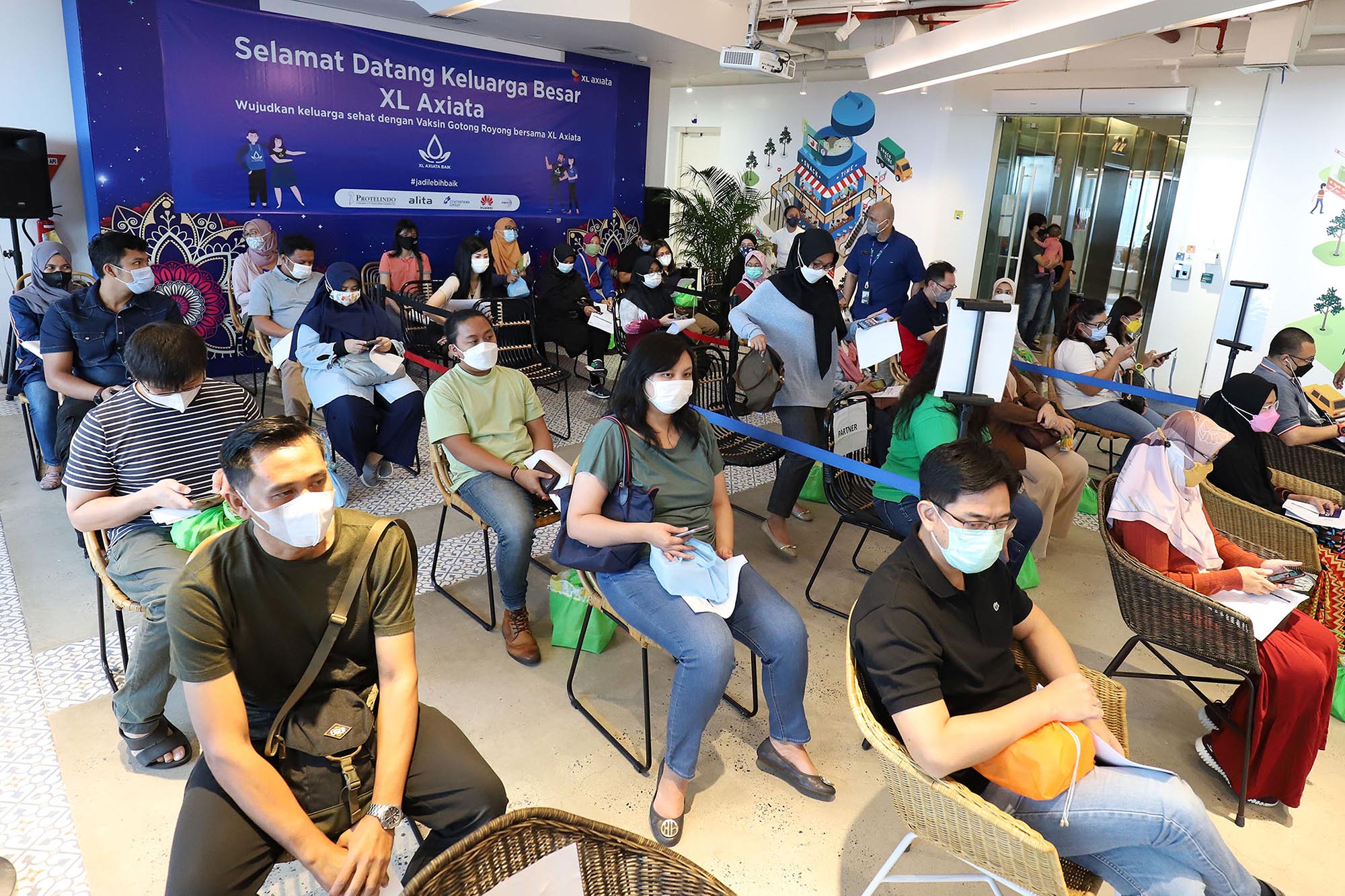 vaksinasi-gotong-royong-xl-axiata_20210616_172344.jpg