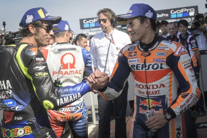 valentino-rossi-dan-marc-marquez-ketika-di-sesi-kualifikasi-motogp-inggris-2019.jpg