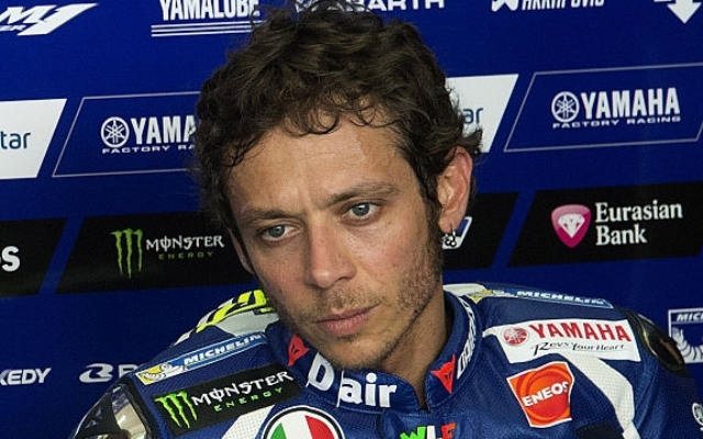valentino-rossi-dengerinpetuah_20160203_114316.jpg