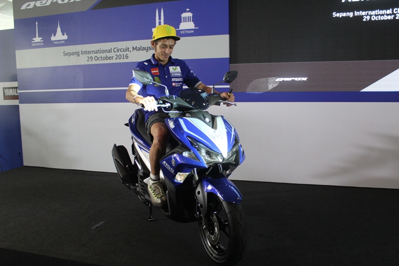 valentino-rossi-usai-peluncuran-yamaha-nvx_20161101_115653.jpg