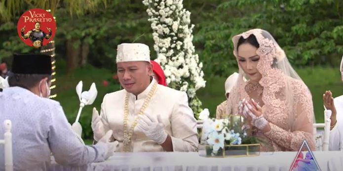 vicky-prasetyo-dan-kalina-oktarani-menikah.jpg