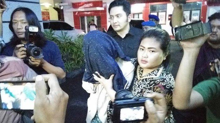 VIDEO Publik Figur Diduga Terlibat Prostitusi Artis Ditangkap Polisi, Digerebek saat Hubungan Badan