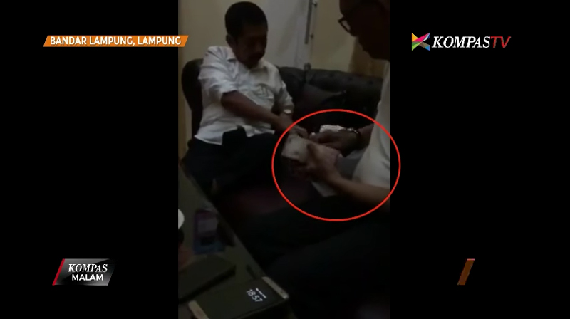 video-kasus-suap-rp-14-miliar-di-lampung_20160911_163735.jpg