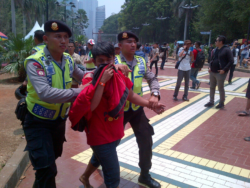 viking-persib-dan-jakmania-ditangkap-polisi_20151018_120833.jpg