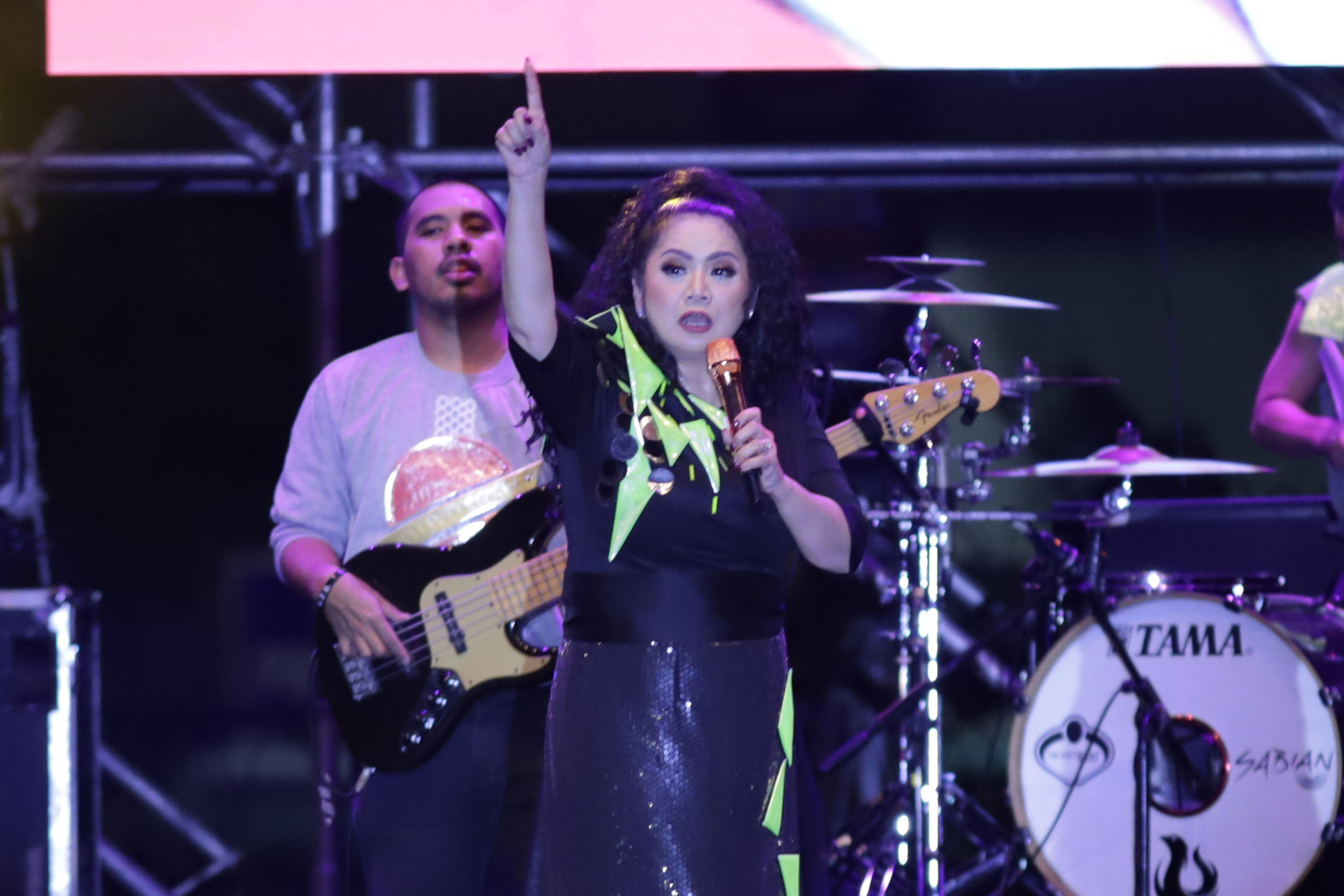vina-panduwinata-tampil-memukau-di-the-90s-festival_20191125_142058.jpg