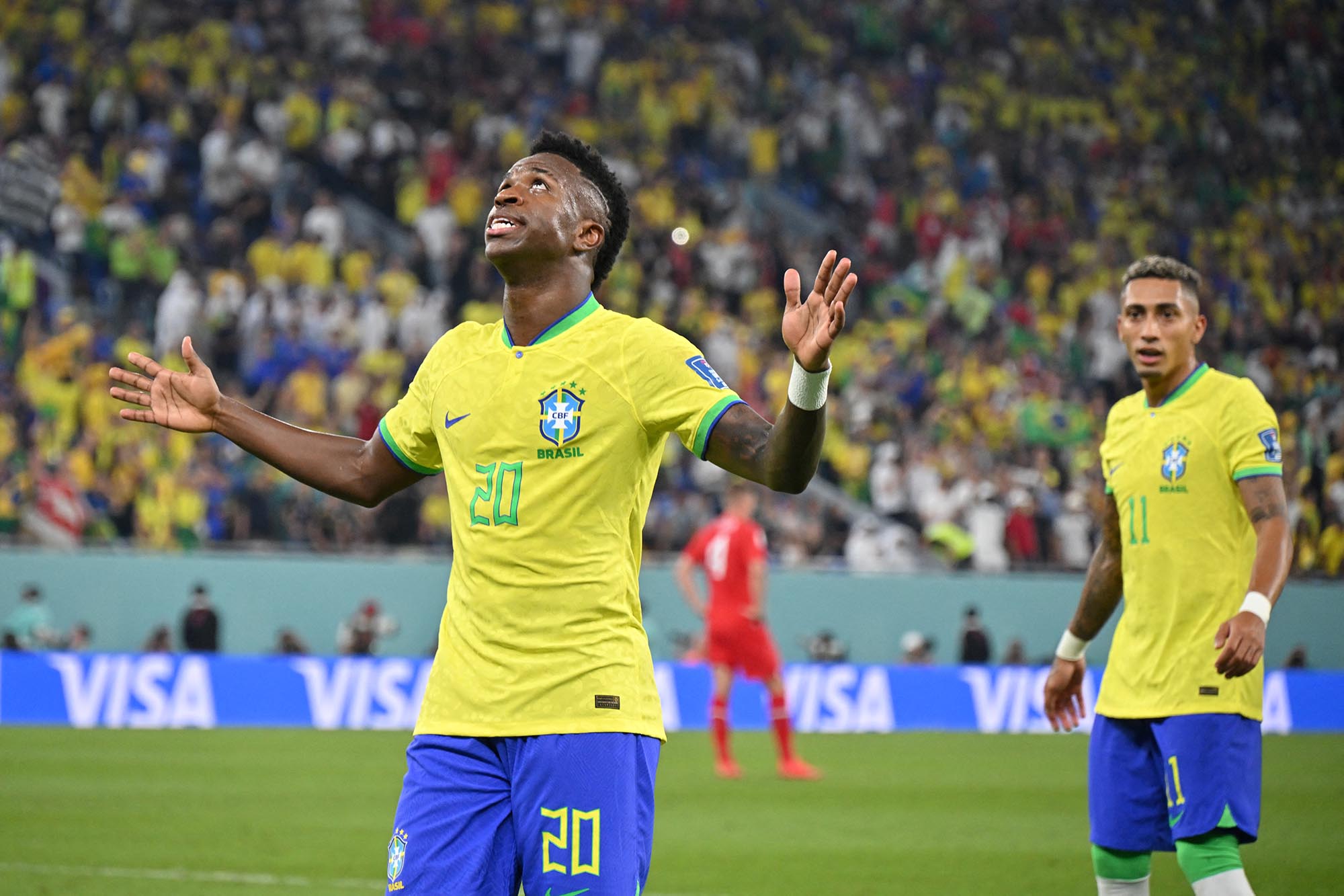 vinicius-junior-selebrasi-usai-cetak-gol_20221129_005158.jpg