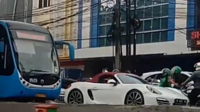 viral-video-mobil-mewah-suruh-mundur-transjakarta-wagub-dki-serahkan-diri-tak-perlu-dikejar-kejar.jpg
