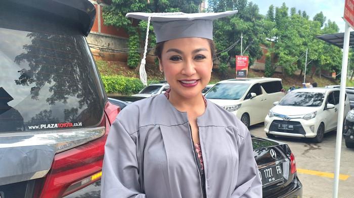 Enggan Dianggap Lemah dari Laki-laki, Virnie Ismail Lanjutkan Studi S2 Usai Raih Sarjana Psikolog