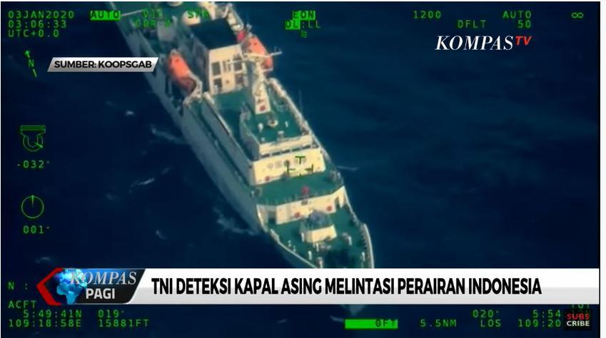 visual-kapal-asing-masuk-ke-natuna-tertangkap-kamera-pesawat-patroli-angkatan-laut.jpg