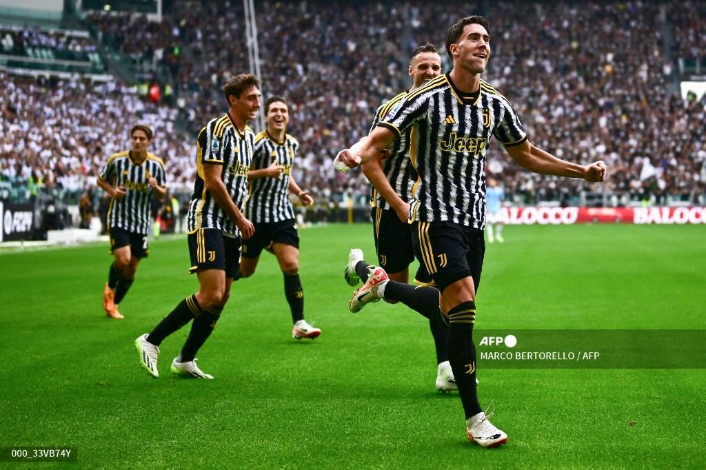 vlahovic-cetak-gol.jpg