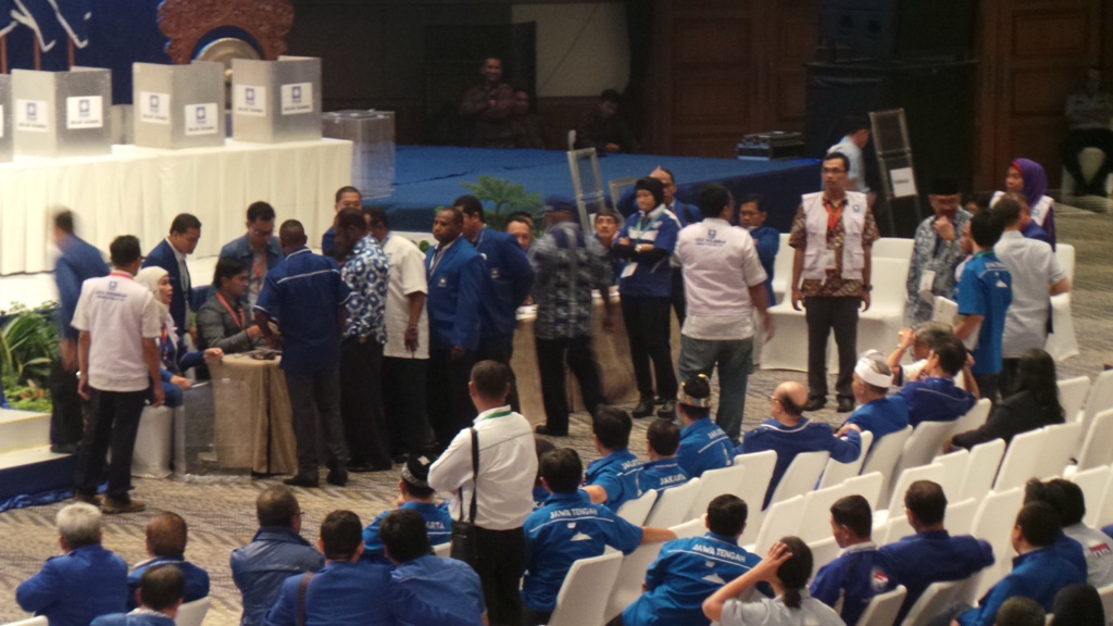 voting-pemilihan-ketua-umum-pan-di-kongres-iv-pan-bali_20150301_193543.jpg