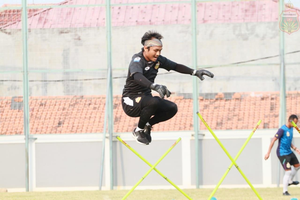 wahyu-tri-nugroho-di-sesi-latihan-tim-bhayangkara-fc.jpg