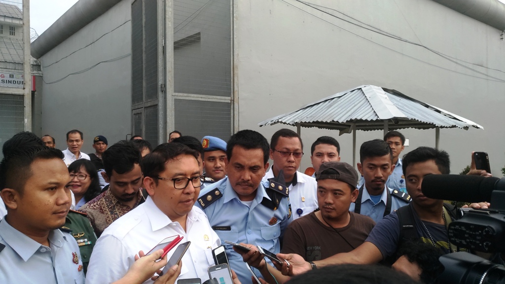 wakil-ketua-dpr-fadli-zon-usai-mengunjungi-abu-bakar-baasyir_20170510_183917.jpg