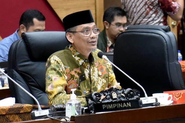 wakil-ketua-komisi-x-dpr-ri-abdul-fikri-faqih-saat-memimpin-rapat-kerja-komisi-x-dpr-ri.jpg