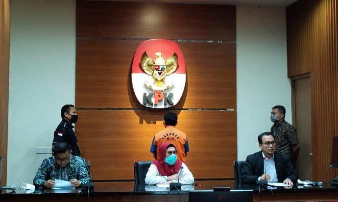 wakil-ketua-kpk-lili-pintauli-siregar-merilis-yasin.jpg