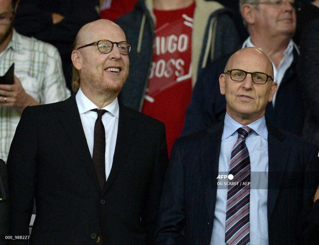 wakil-ketua-manchester-united-as-joel-glazer-kanan-dan-avram-glazer-kiri.jpg
