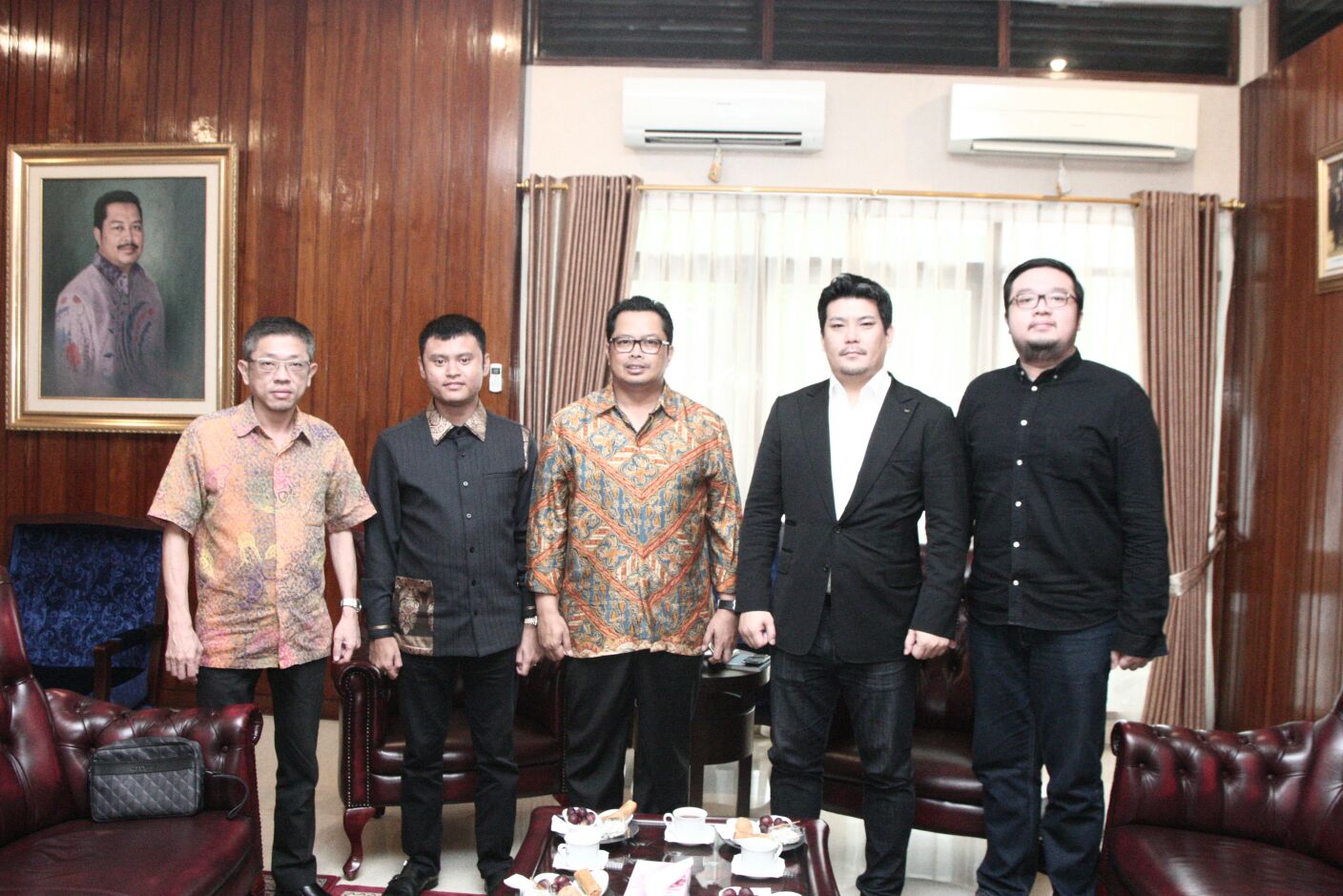 wakil-ketua-mpr-mahyudin-menerima-delegasi-international-e-sports-federation-iefs_20160127_125317.jpgwakil-ketua-mpr-mahyudin-menerima-kunjungan-delegasi-international-e-sports-federation-iefs_20160127_125211.jpg