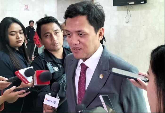 wakil-ketua-umum-partai-gerindra-habiburokhman_4-juli.jpg