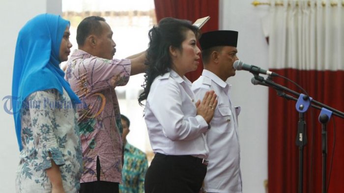 wali-kota-dan-wakil-wali-kota-singkawang-tjhai-chui-mie-dan-irwan_20171217_101306.jpg