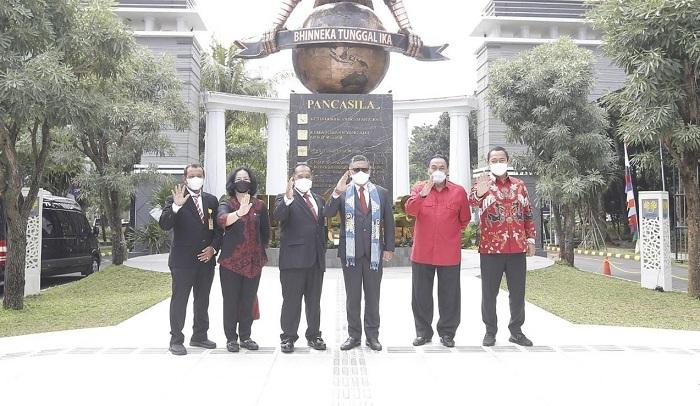 wali-kota-semarang-hendrar-prihadi-mengunjungi-monumen-konservasi-pancasila.jpg
