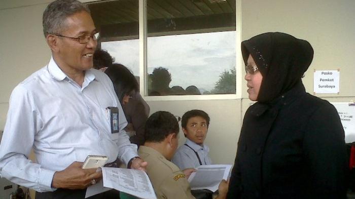 wali-kota-surabaya-tri-rismaharini-saat-berada-di-crisis-center_20141229_154343.jpg