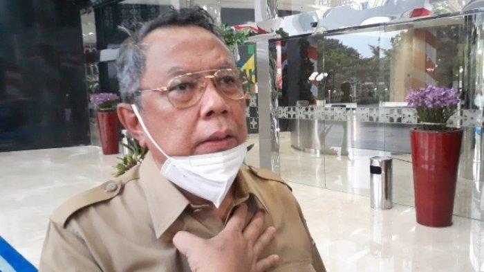 wali-kota-tangsel-benyamin-davnie-cek.jpg
