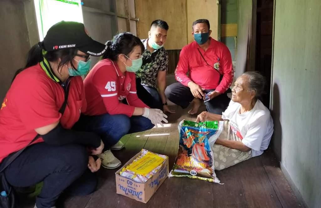 walikota-singkawang-salurkan-bantuan.jpg