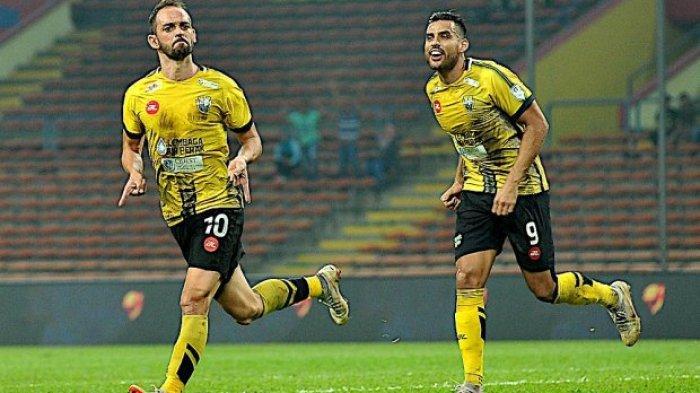 wander-luiz-kiri-dan-gilmar-jose-saat-berseragam-perak-fa.jpg