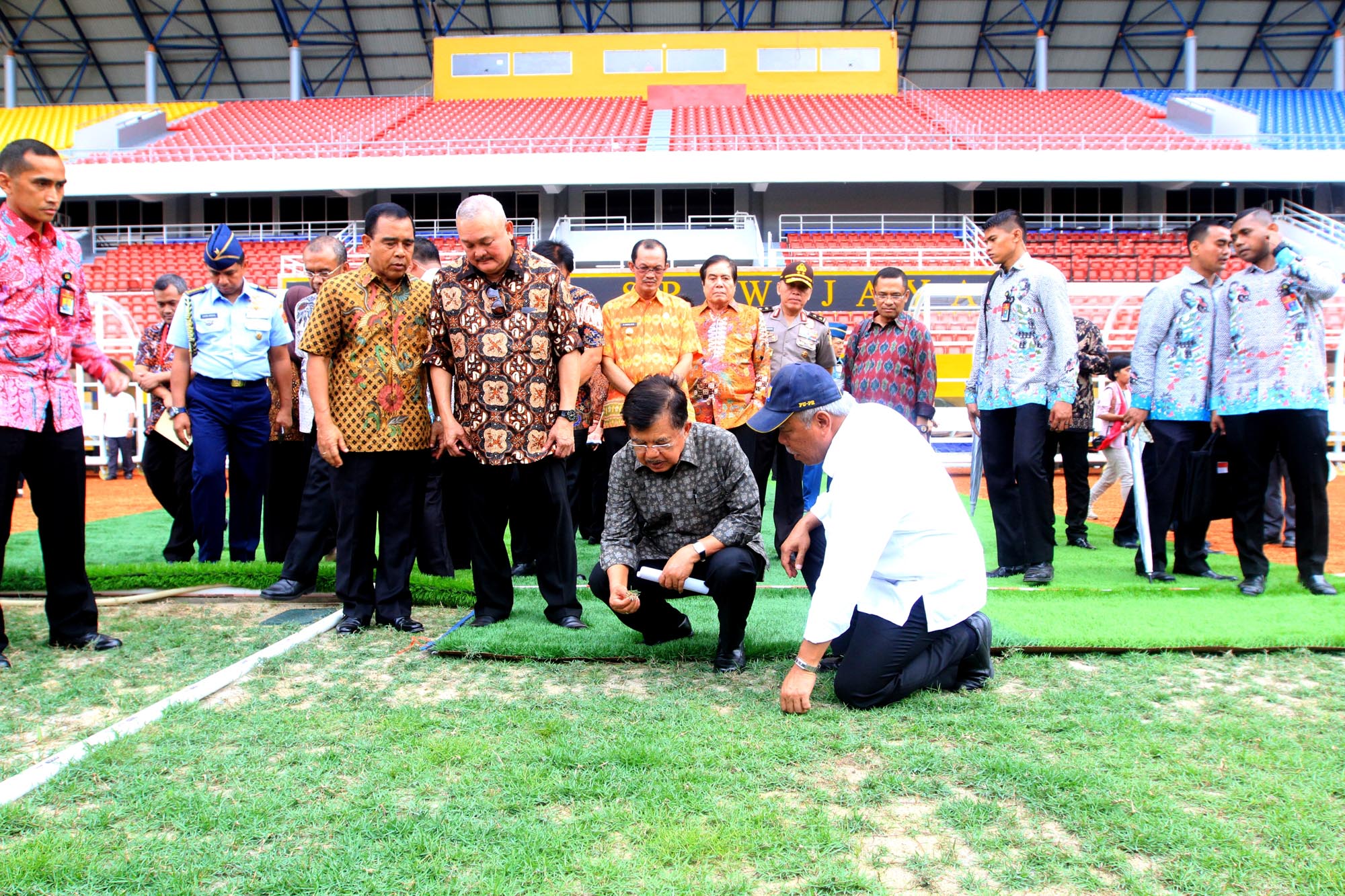 wapres-jk-tinjau-kesiapan-asian-games-di-palembang_20171207_185631.jpg